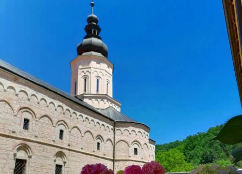 Manastir Jazak – dragulj Fruške gore i zadužbina bogoljublja