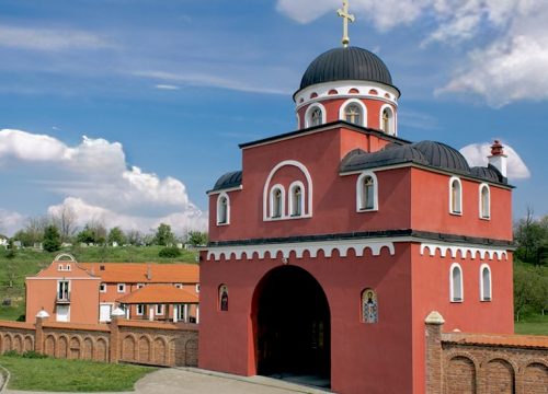Manastir Krušedol – središte duhovnosti i večni dom vladika i vladara